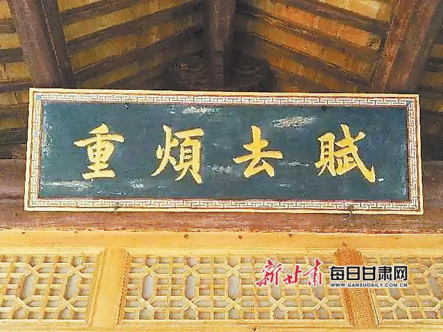 如何把弧形的牌匾掛穩_掛牌匾需要城管局管嗎_李姓掛什么牌匾
