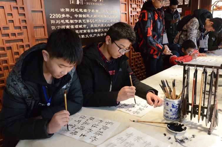 書法匾額特點有哪些_匾額書法有什么特點_書法匾額