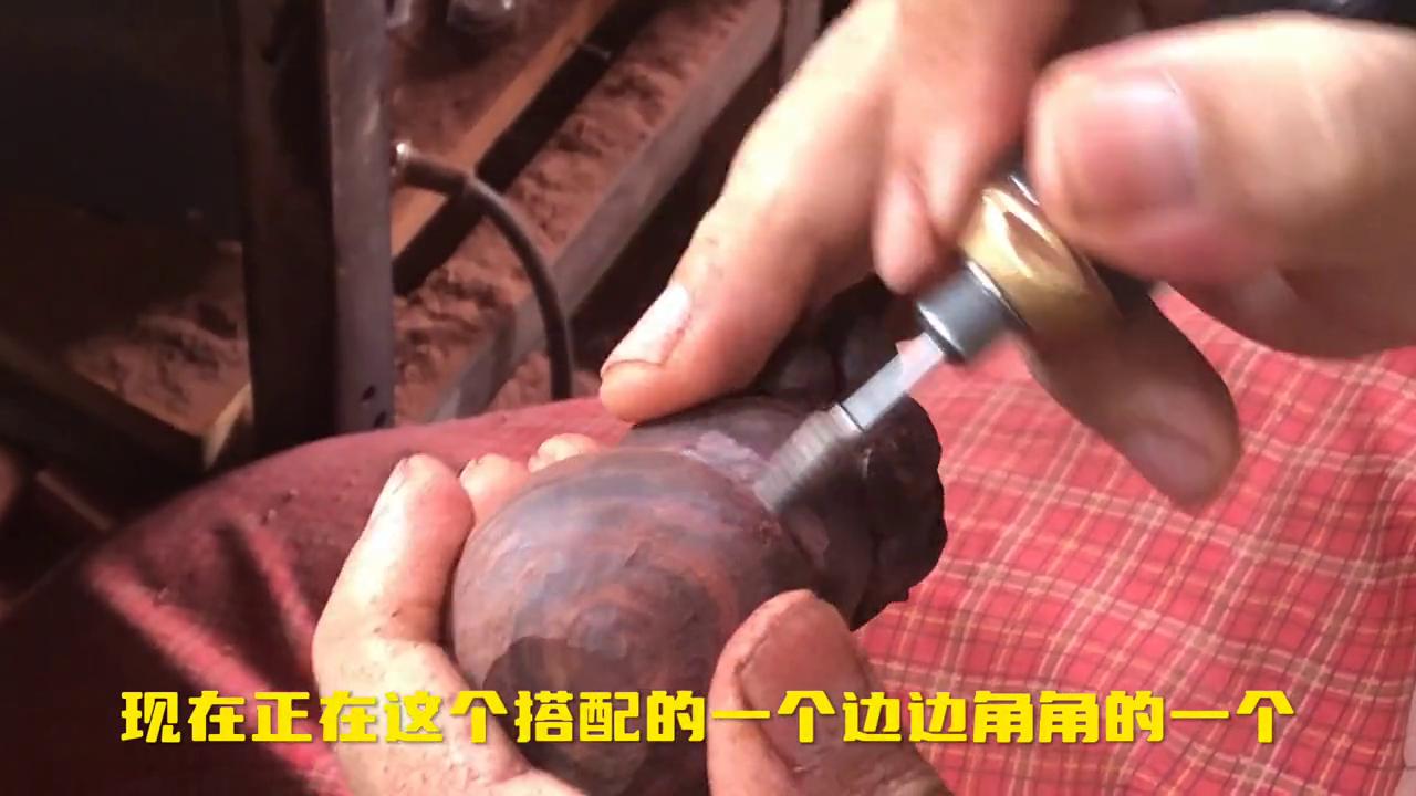 海南黃花梨工藝品制作步驟_什么是好的木雕工藝_海南黃花梨葫蘆雕刻過程