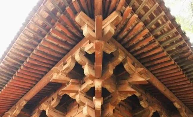 斗拱結構藝術_中國傳統木雕介紹_中國古建筑脊獸文化