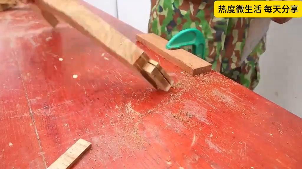 木工技術大全視頻教程_創意木制茶幾制作教程_木板變茶幾制作過程