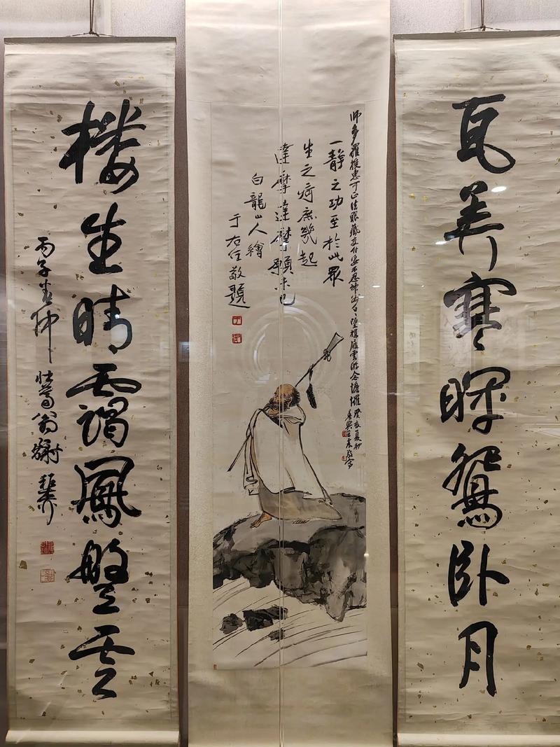 匾額名家作品比較_對聯(lián)牌匾設計效果圖_于右任匾額特點