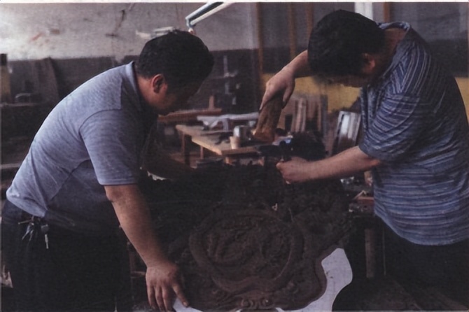 木頭佛像雕刻_三峽陰沉木家具制作_奉節陰沉木雕刻技藝